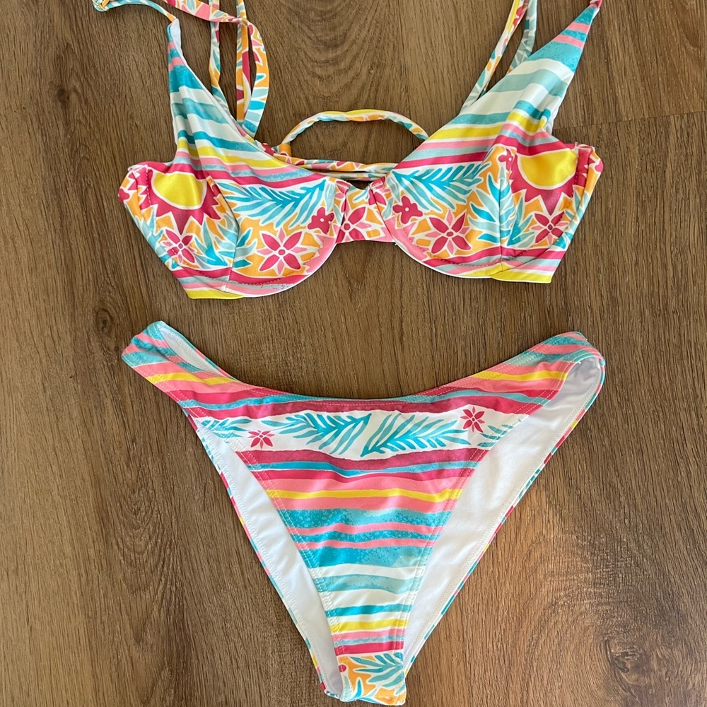 Kenny flowers bikini size XS never worn was too small for me